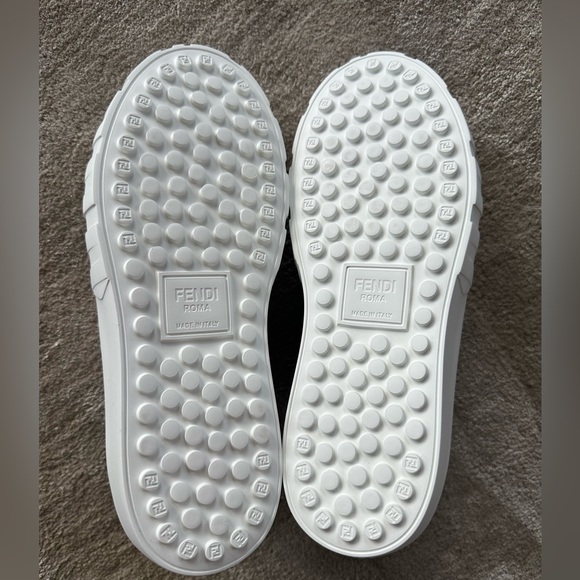 BRAND NEW NEVER WORN! - Picture 4 of 6